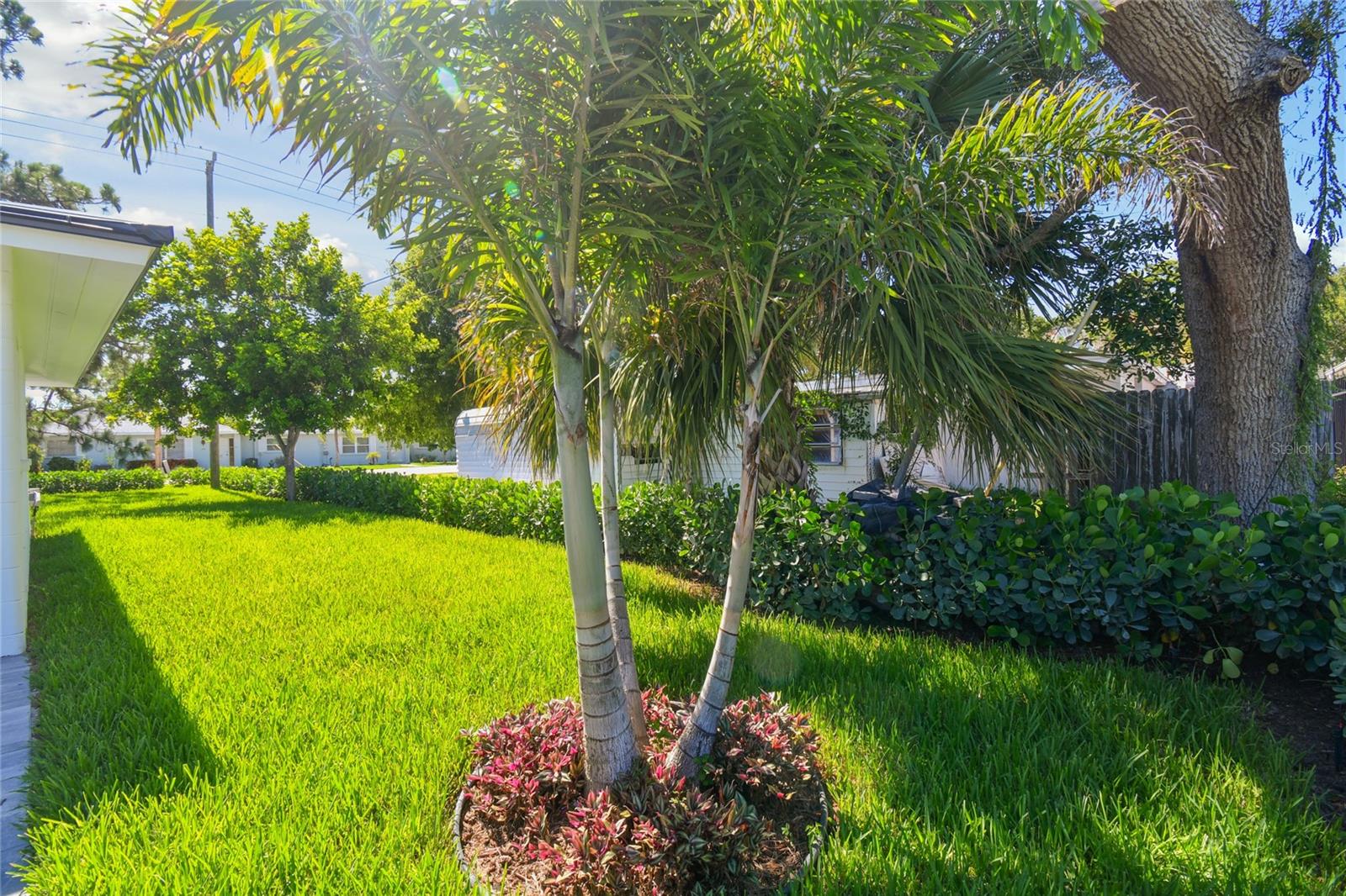 BEACH MANOR - Residential Lease