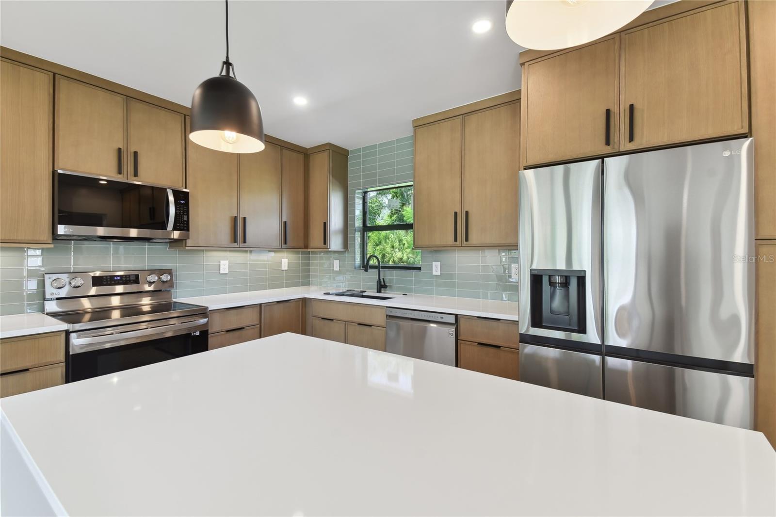 BEACH MANOR - Residential Lease