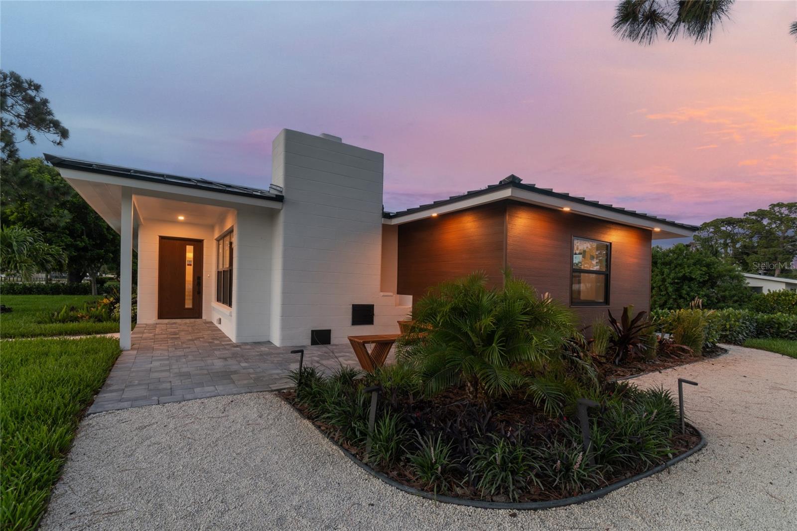 BEACH MANOR - Residential Lease