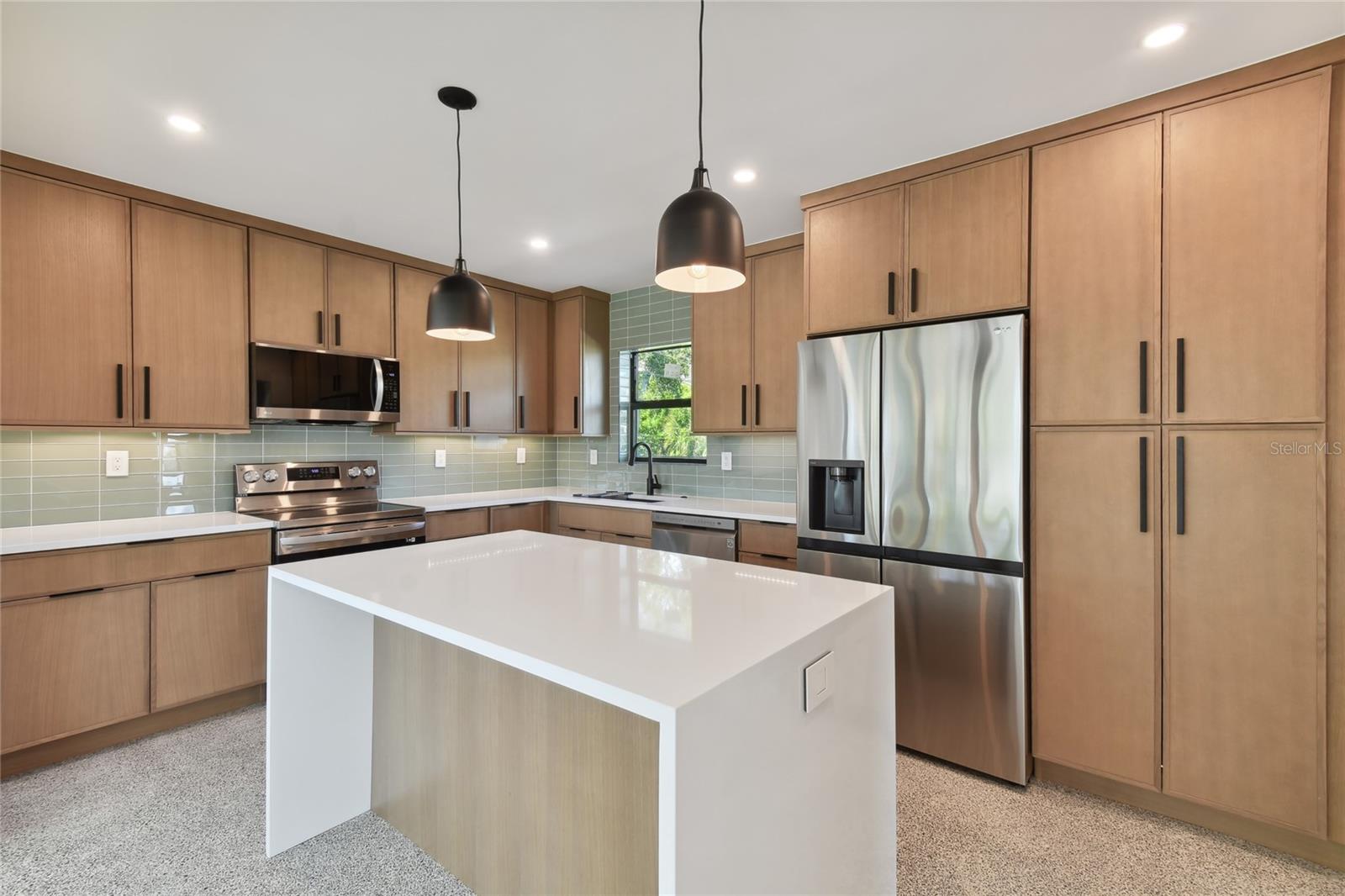 BEACH MANOR - Residential Lease