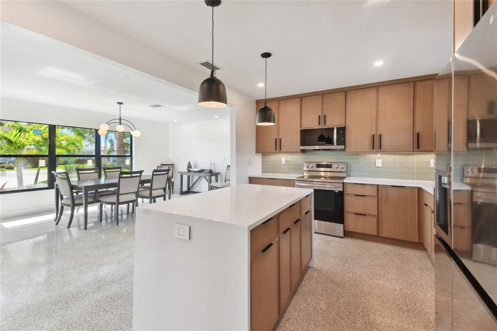BEACH MANOR - Residential Lease