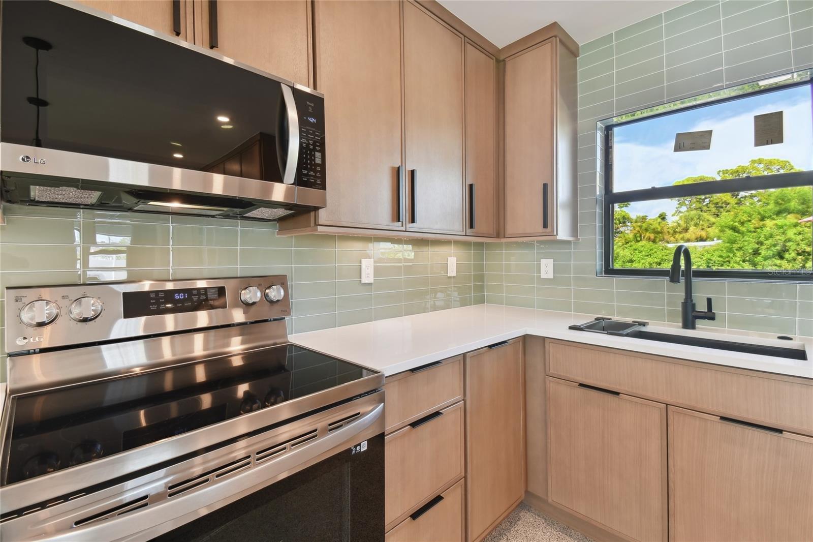 BEACH MANOR - Residential Lease