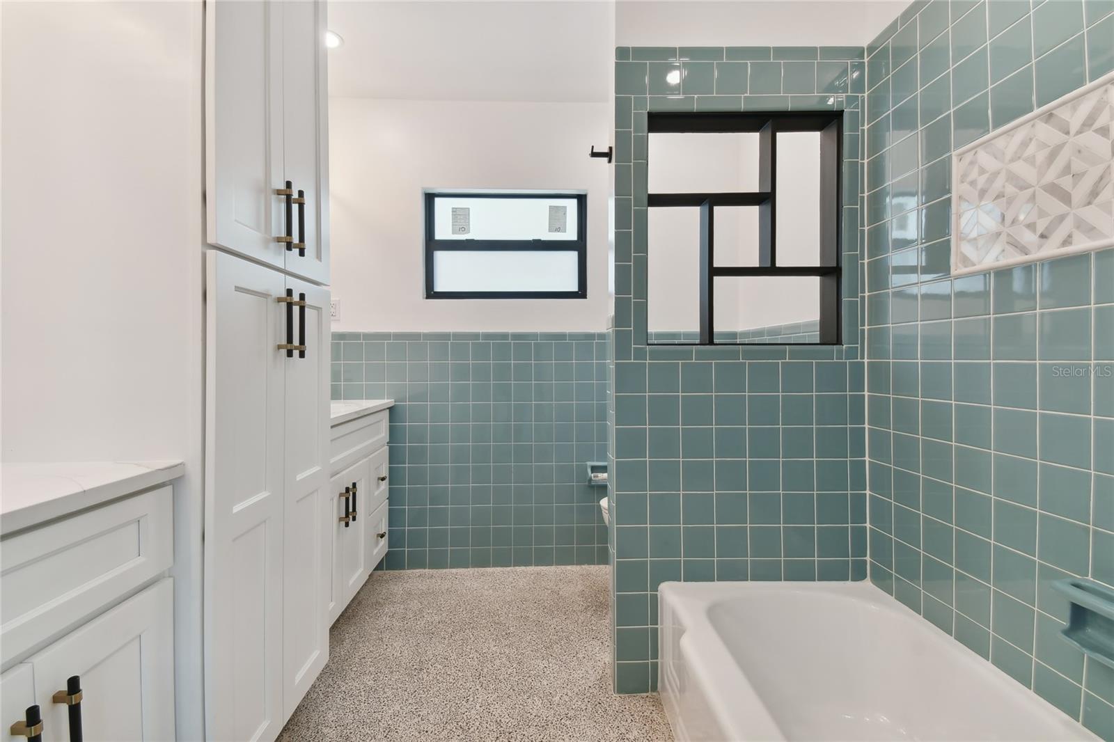 BEACH MANOR - Residential Lease