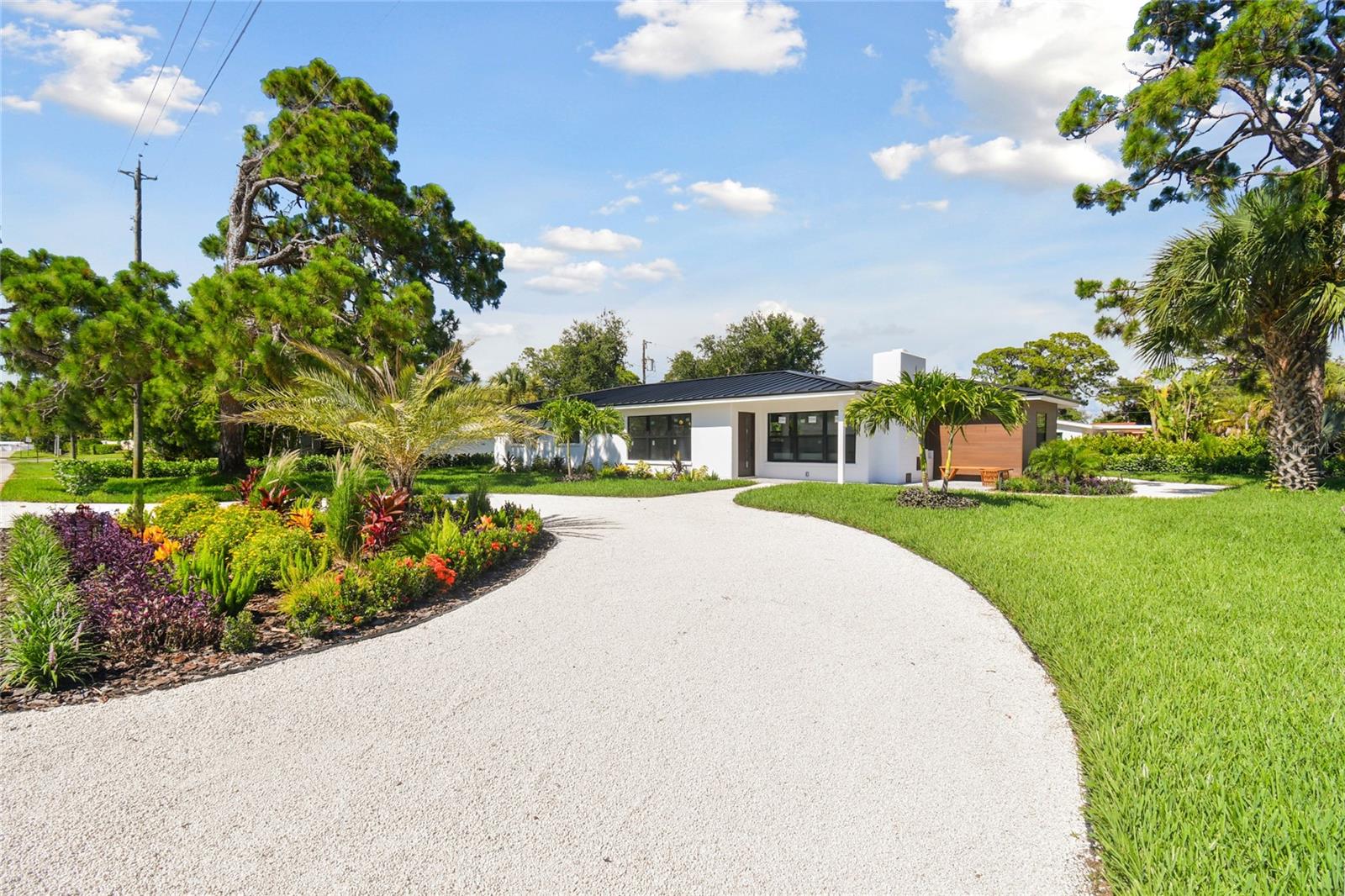 BEACH MANOR - Residential Lease