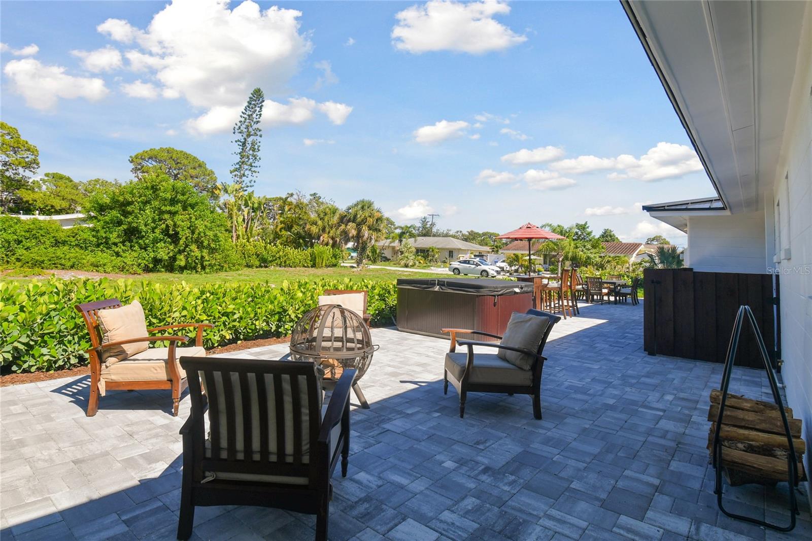 BEACH MANOR - Residential Lease