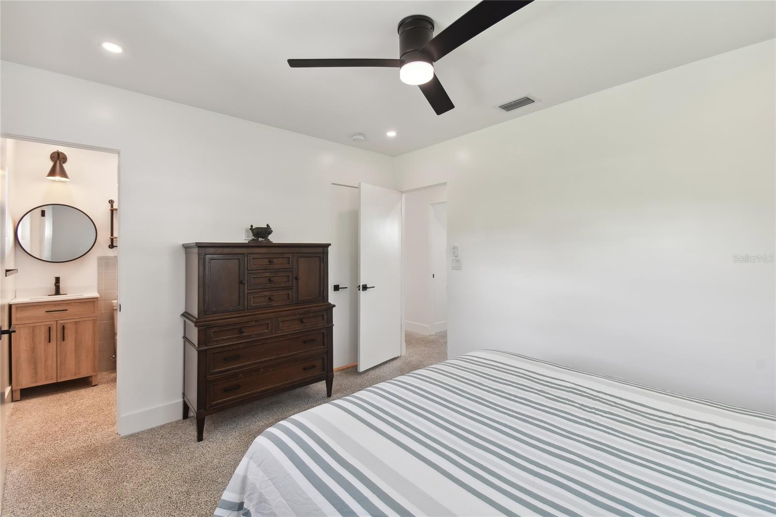 BEACH MANOR - Residential Lease
