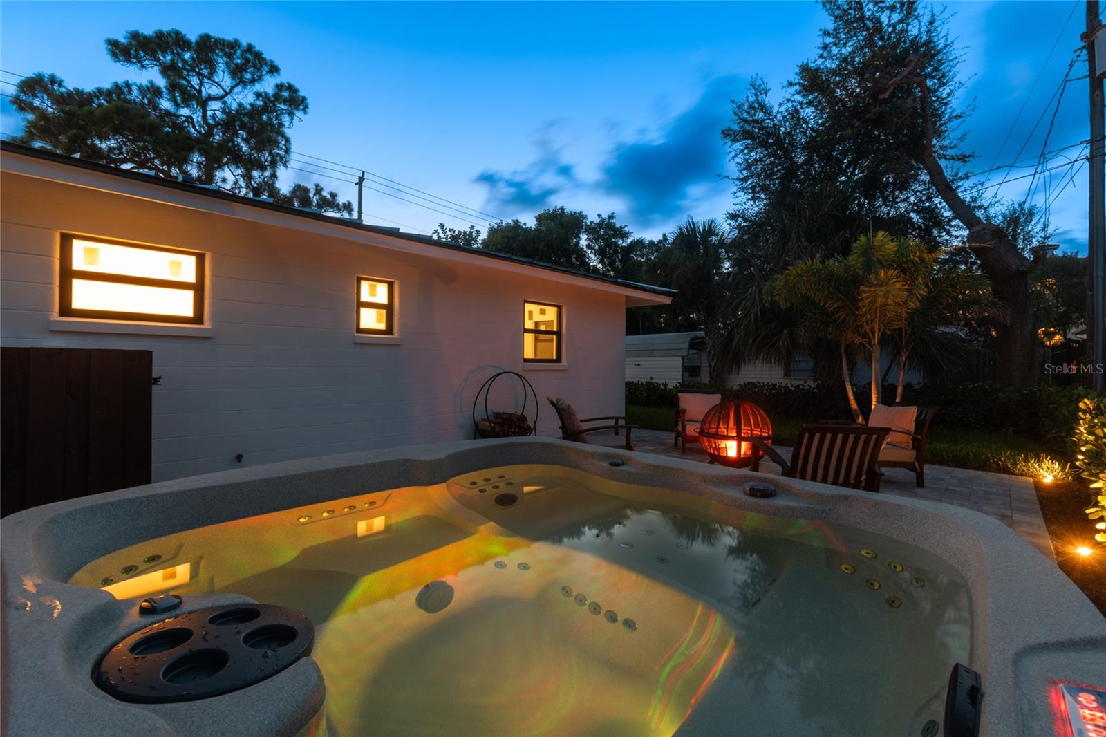 BEACH MANOR - Residential Lease