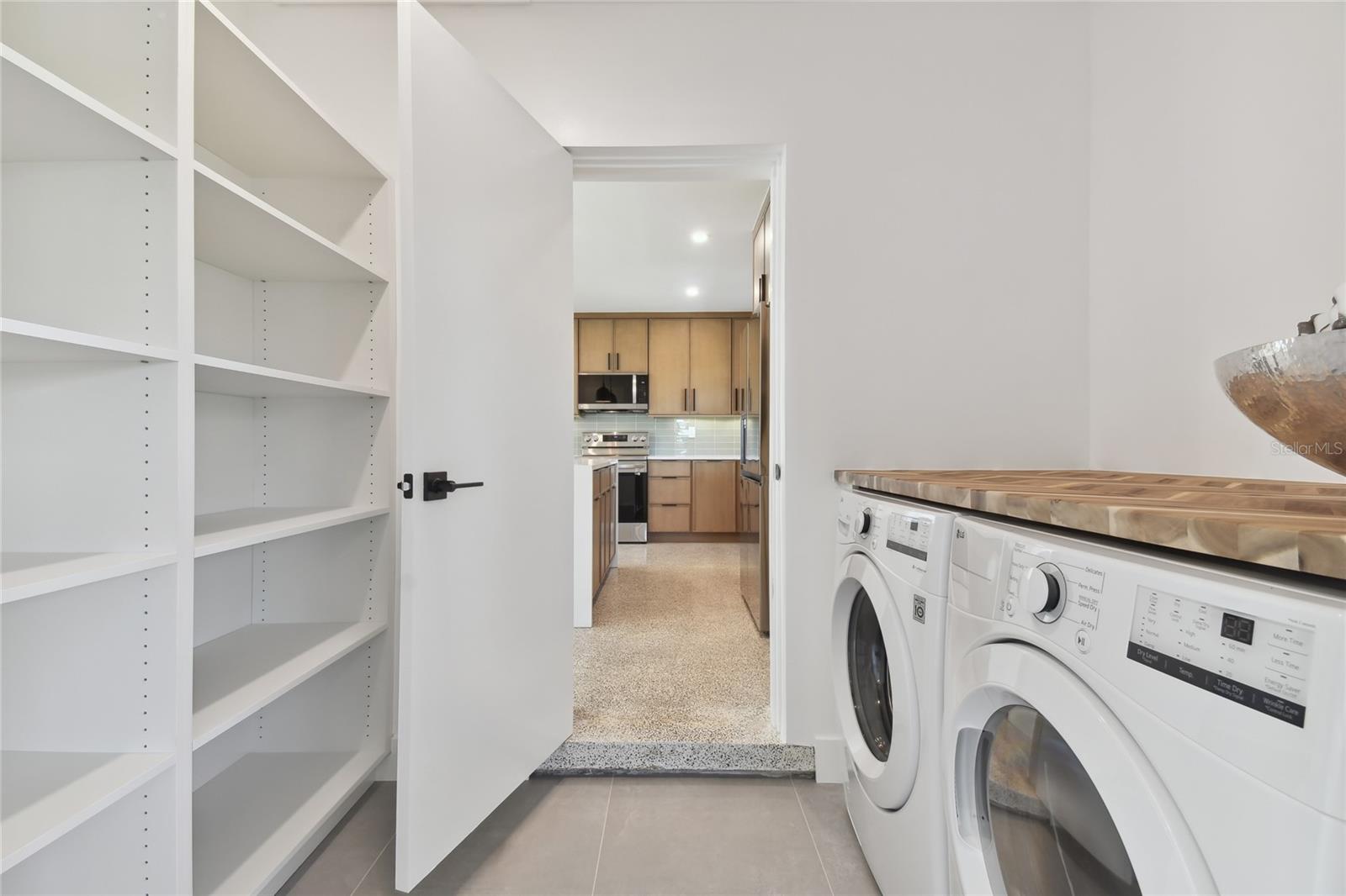 BEACH MANOR - Residential Lease