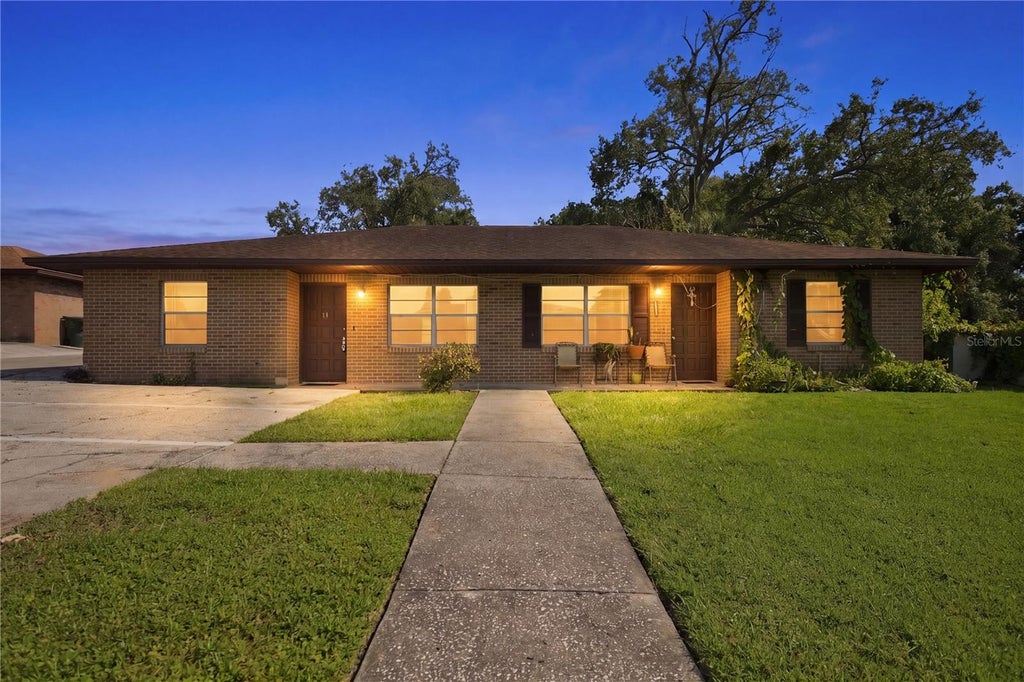 Photo of 101 Lake Hunter Drive #12, Lakeland, FL 33803 (MLS # L4963905)