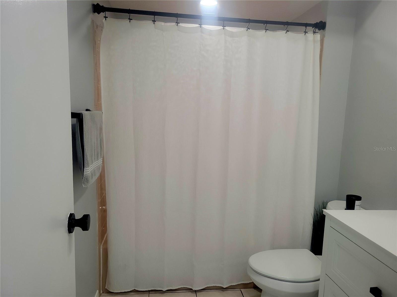 LAKE OVERLOOK APTS - Residential