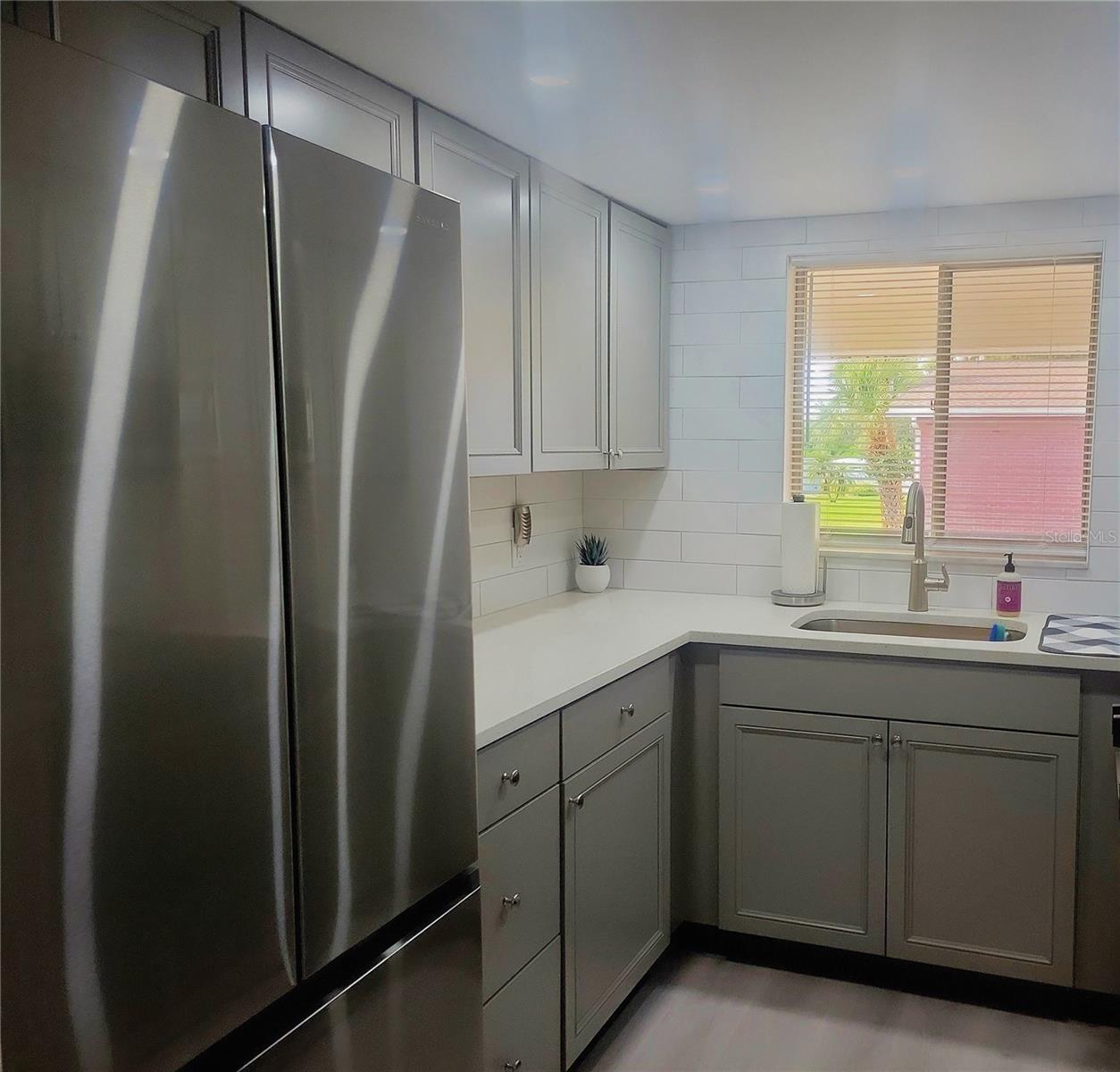 LAKE OVERLOOK APTS - Residential