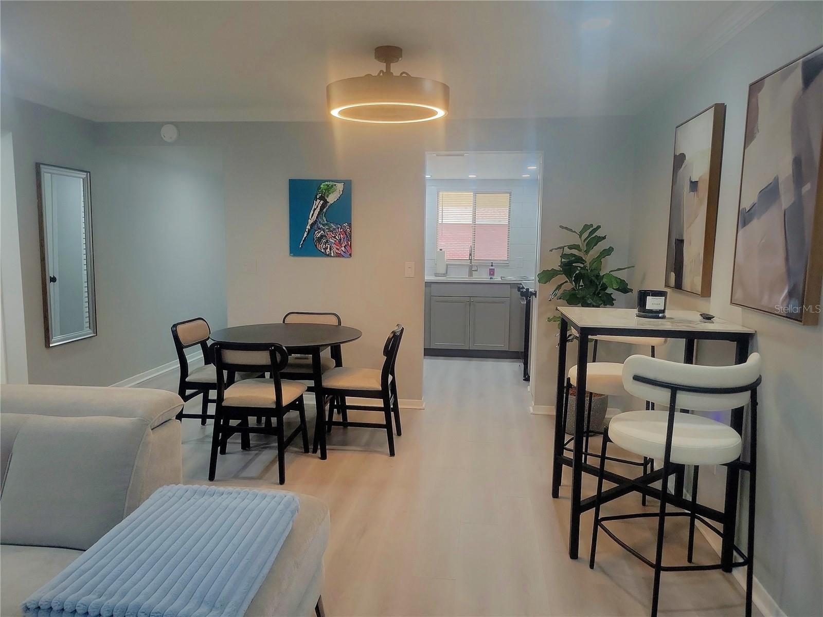 LAKE OVERLOOK APTS - Residential