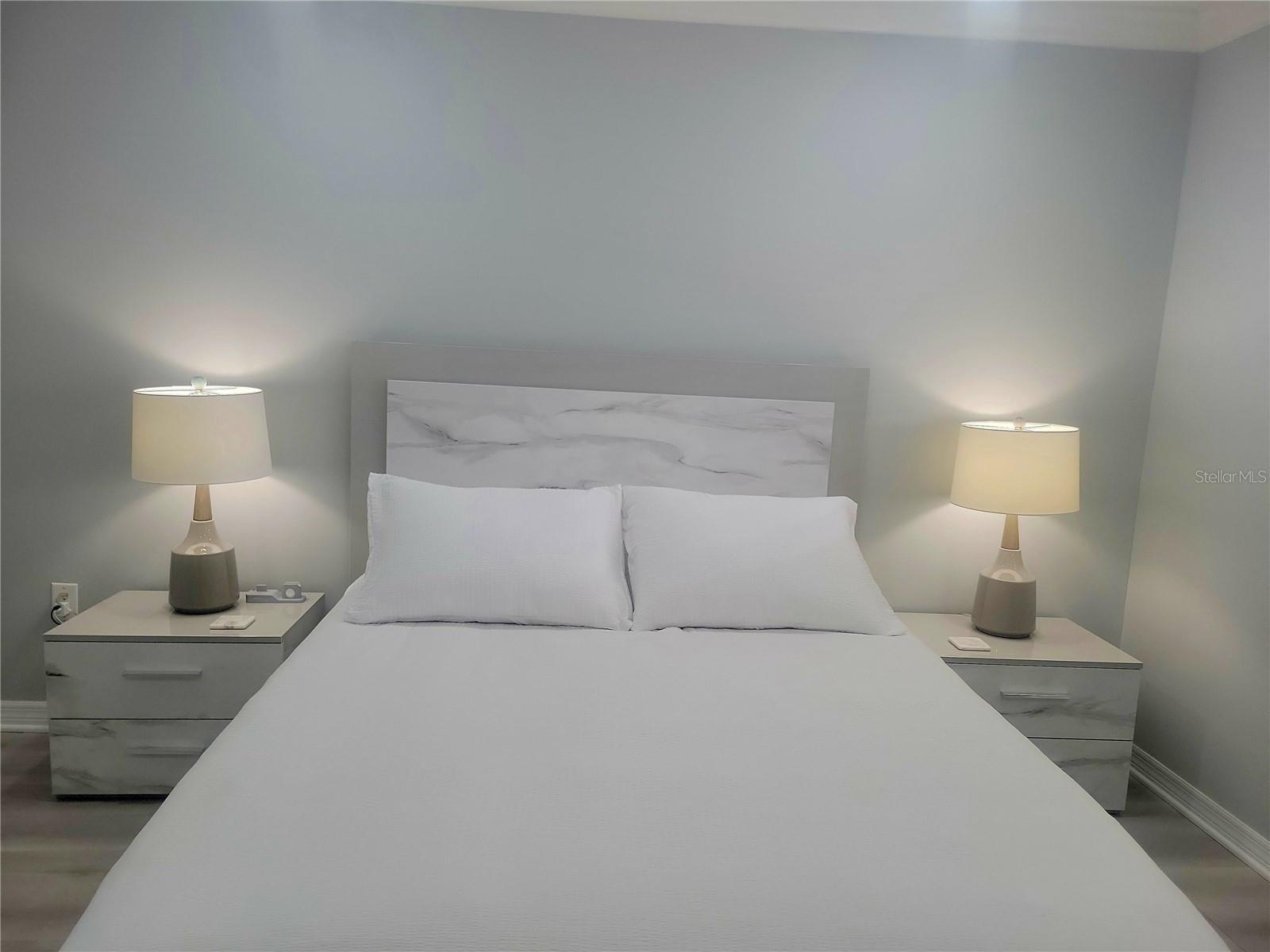 LAKE OVERLOOK APTS - Residential