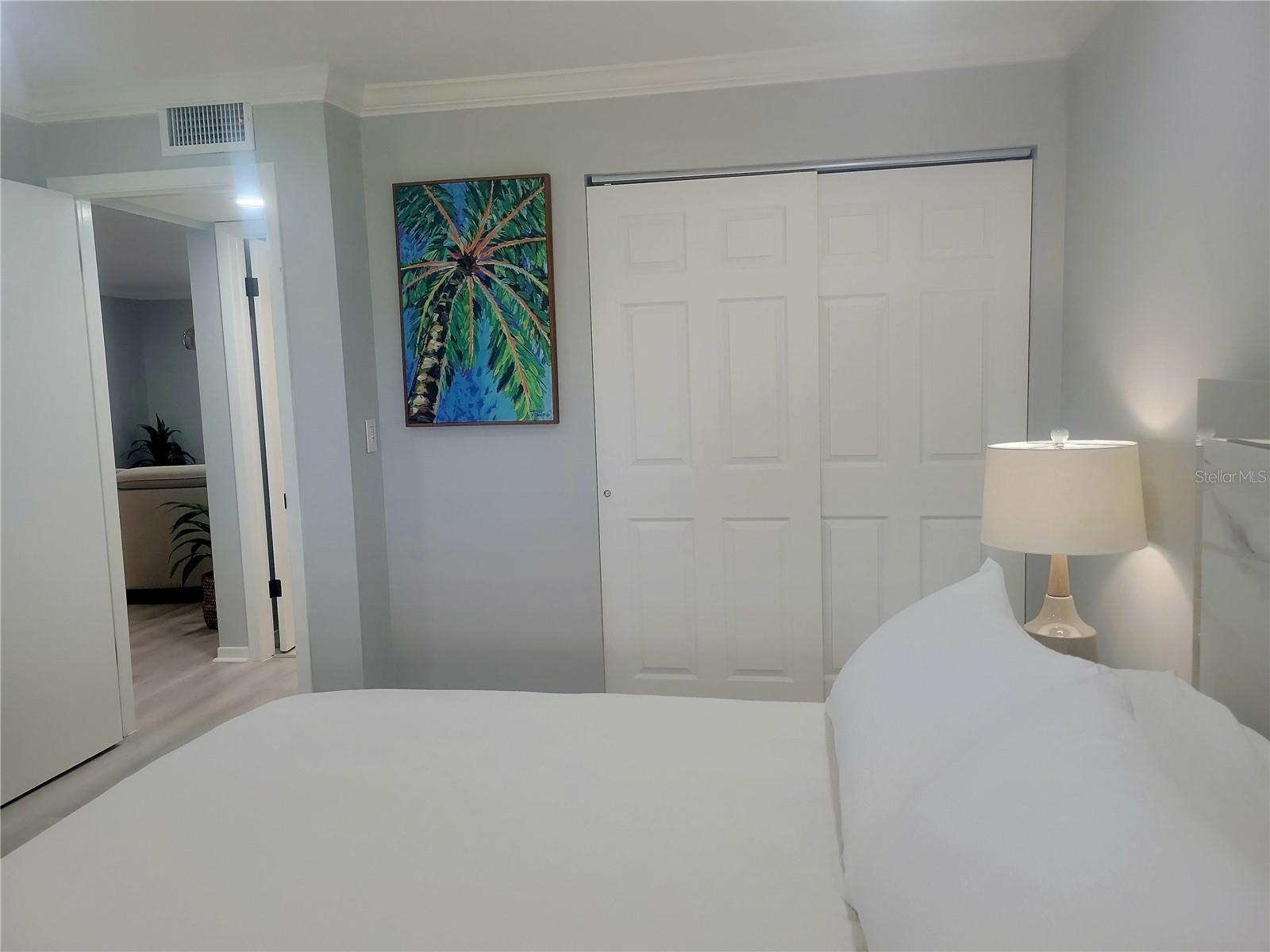 LAKE OVERLOOK APTS - Residential