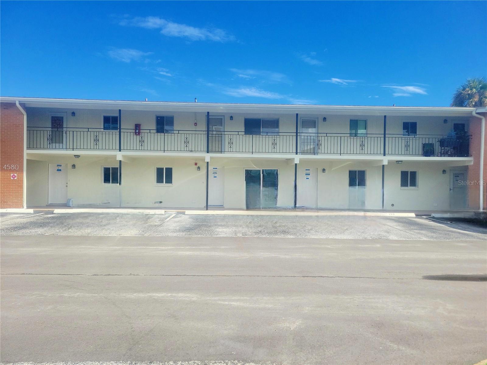 LAKE OVERLOOK APTS - Residential