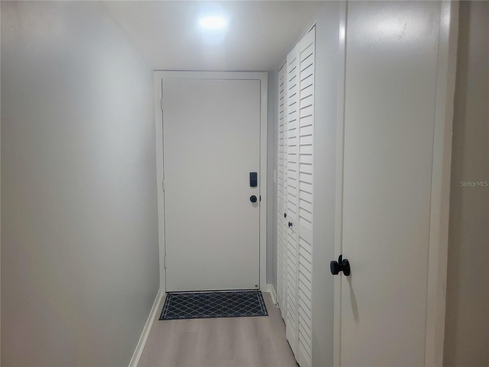 LAKE OVERLOOK APTS - Residential