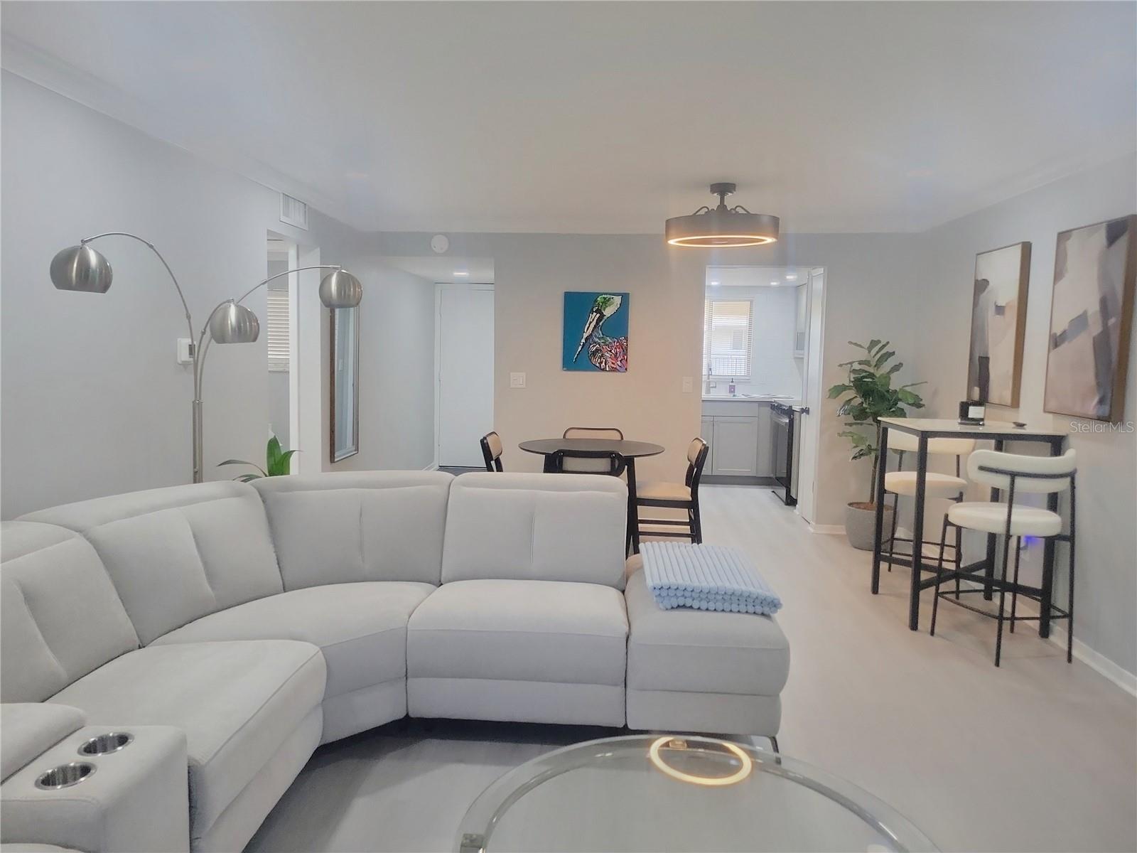 LAKE OVERLOOK APTS - Residential