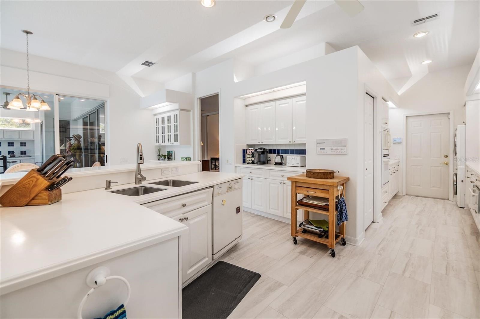 3136 SANDHILL DRIVE