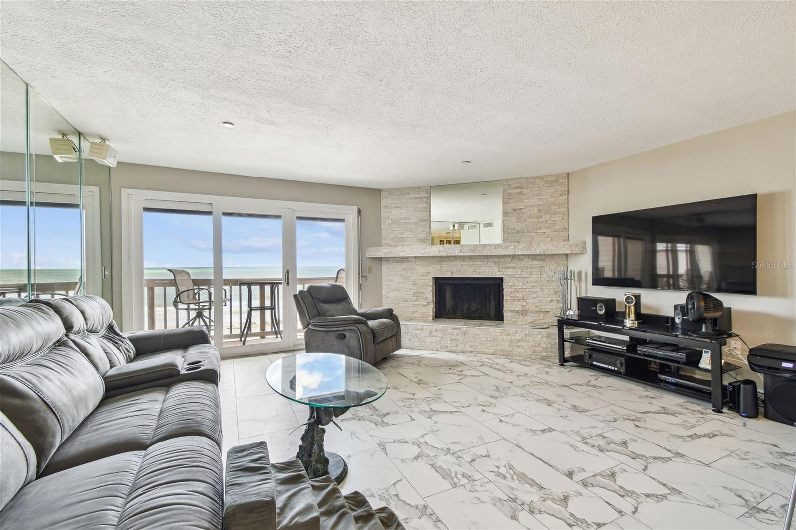 LE SCAMPI CONDO - Residential