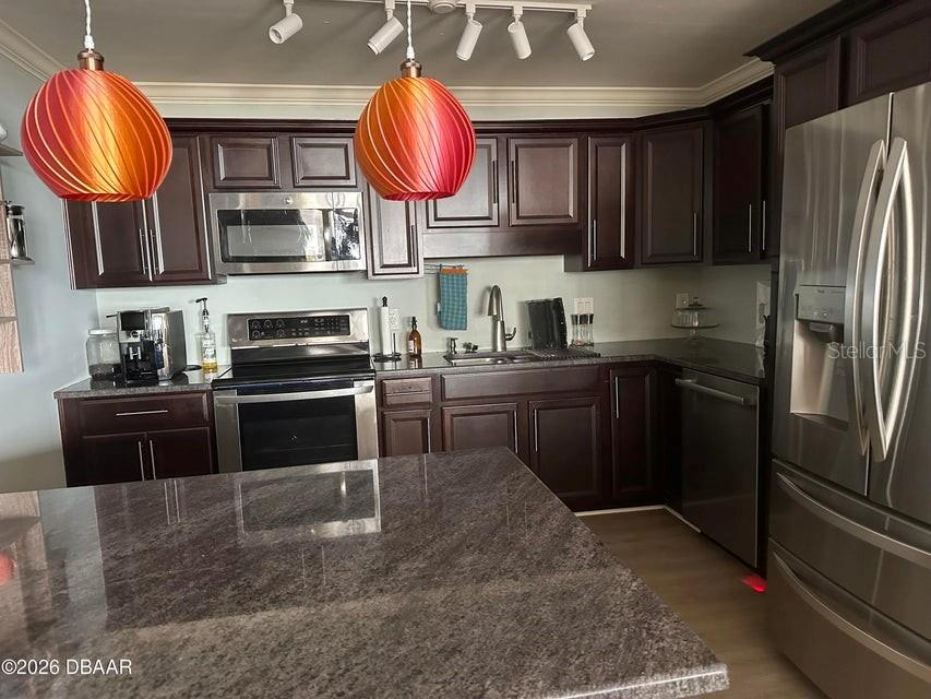 ALIKI CONDO - Residential