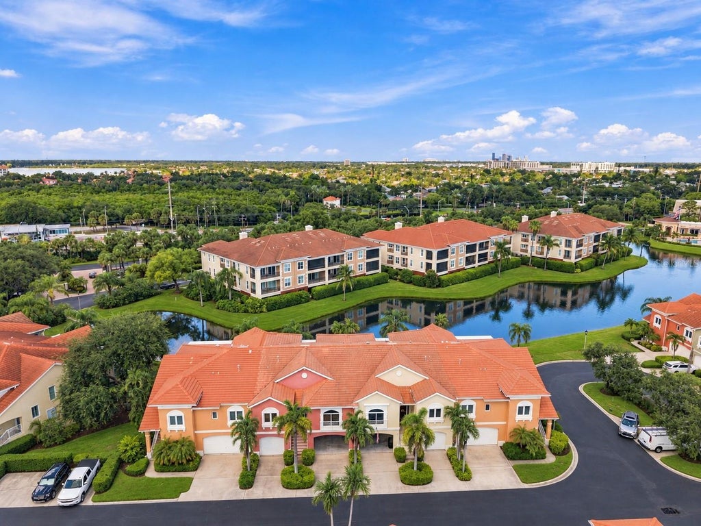 Photo of 10 Lincoln Avenue S, St Petersburg, FL 33711 (MLS # TB8557943)