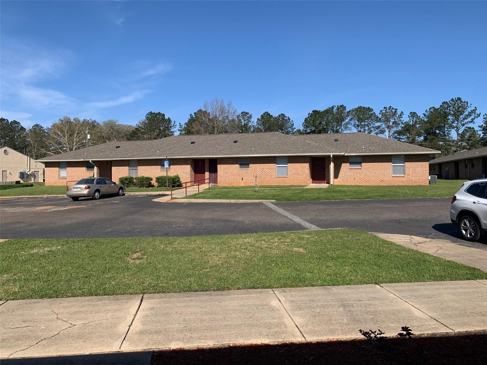 944 STRONG ROAD