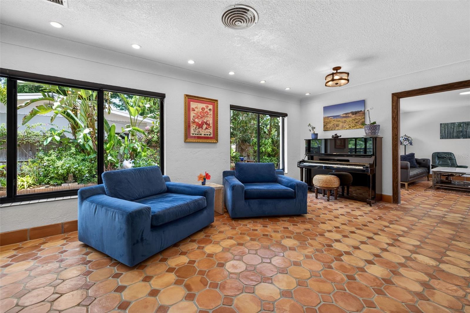 PASADENA ESTATES SEC F - Residential