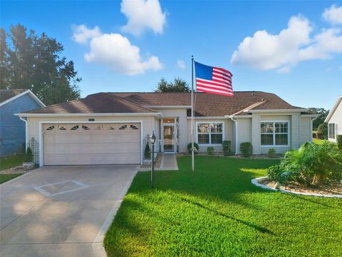 Photo of 25233 Lost Oak Circle, Leesburg, FL 34748 (MLS # G5103743) Photo of 25233 Lost Oak Circle, Leesburg, FL 34748 (MLS # G5103743)