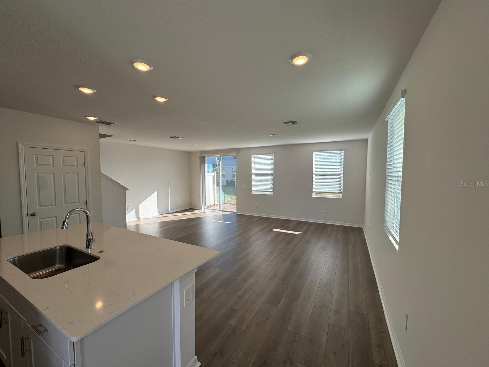 THE MEADOW AT CROSSPRAIRIE TOWNES - Residential Lease