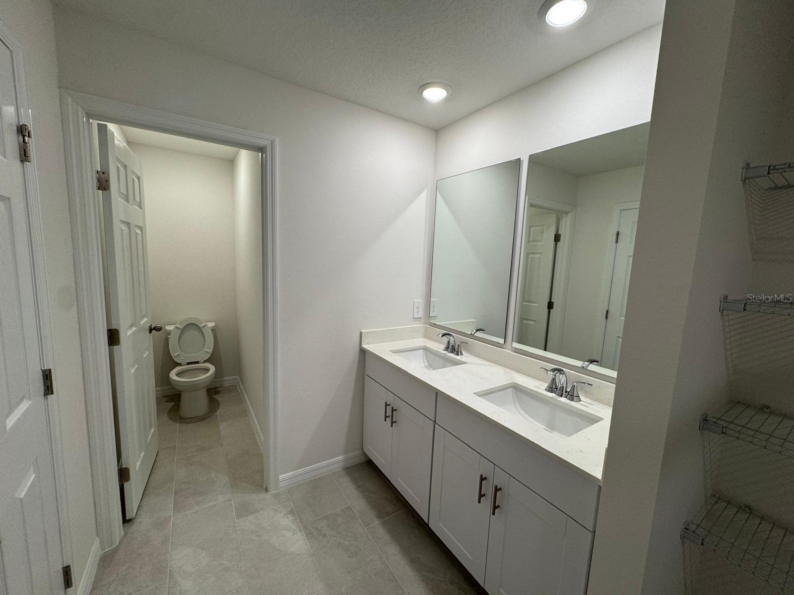 THE MEADOW AT CROSSPRAIRIE TOWNES - Residential Lease