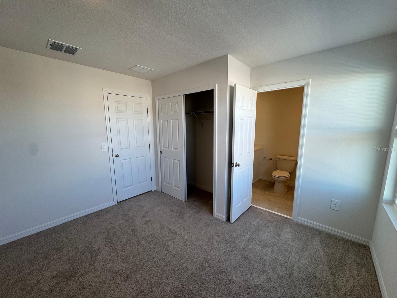 THE MEADOW AT CROSSPRAIRIE TOWNES - Residential Lease