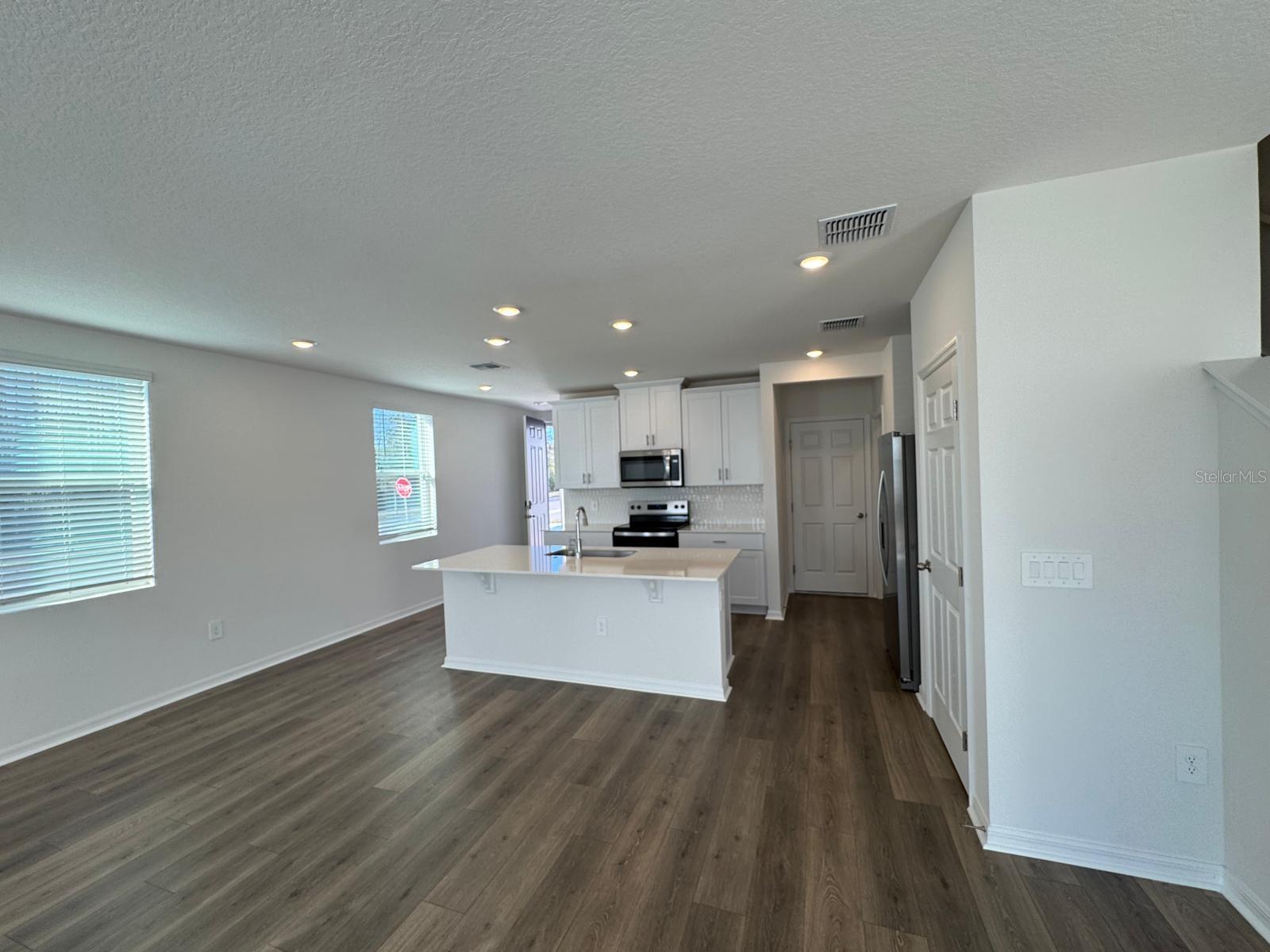 THE MEADOW AT CROSSPRAIRIE TOWNES - Residential Lease