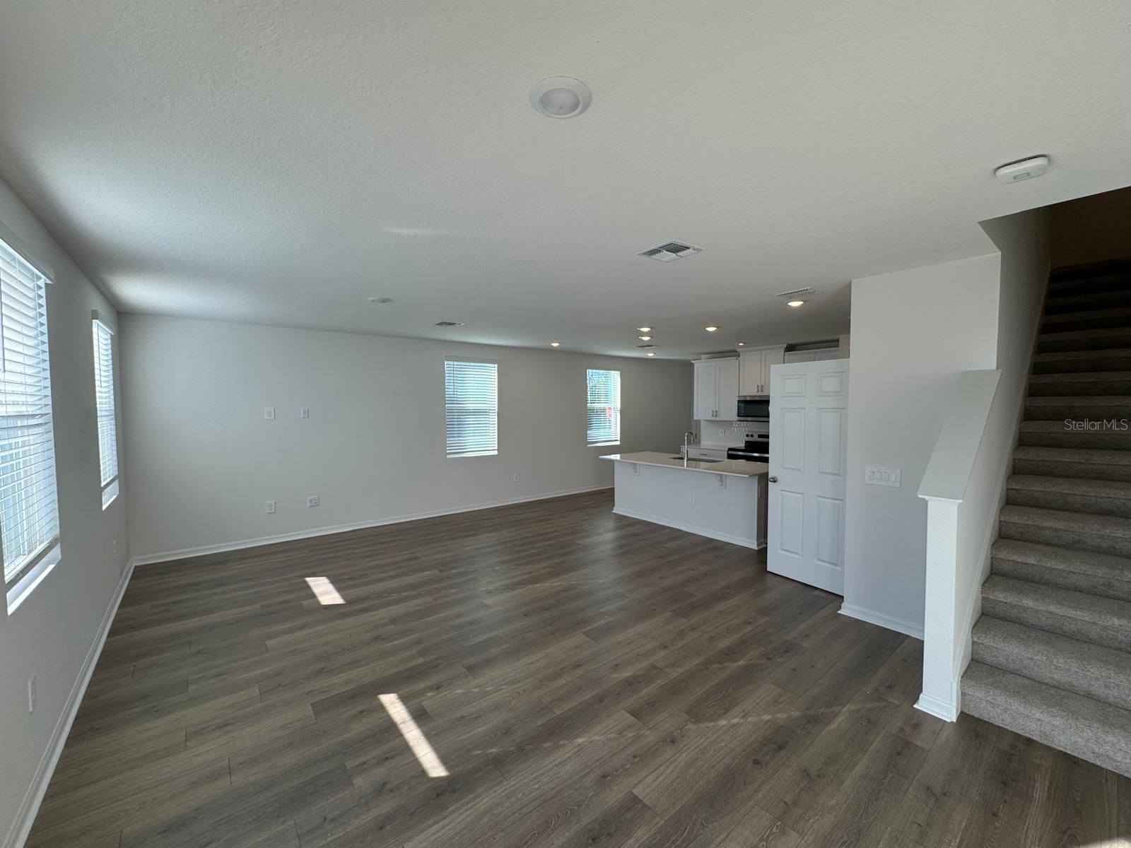 THE MEADOW AT CROSSPRAIRIE TOWNES - Residential Lease