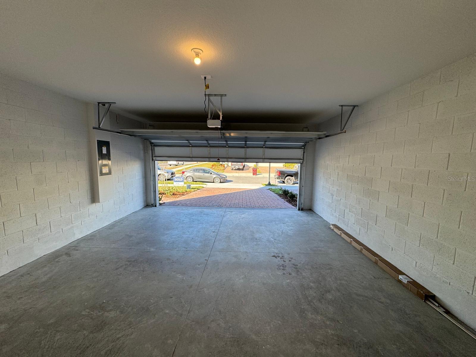 THE MEADOW AT CROSSPRAIRIE TOWNES - Residential Lease