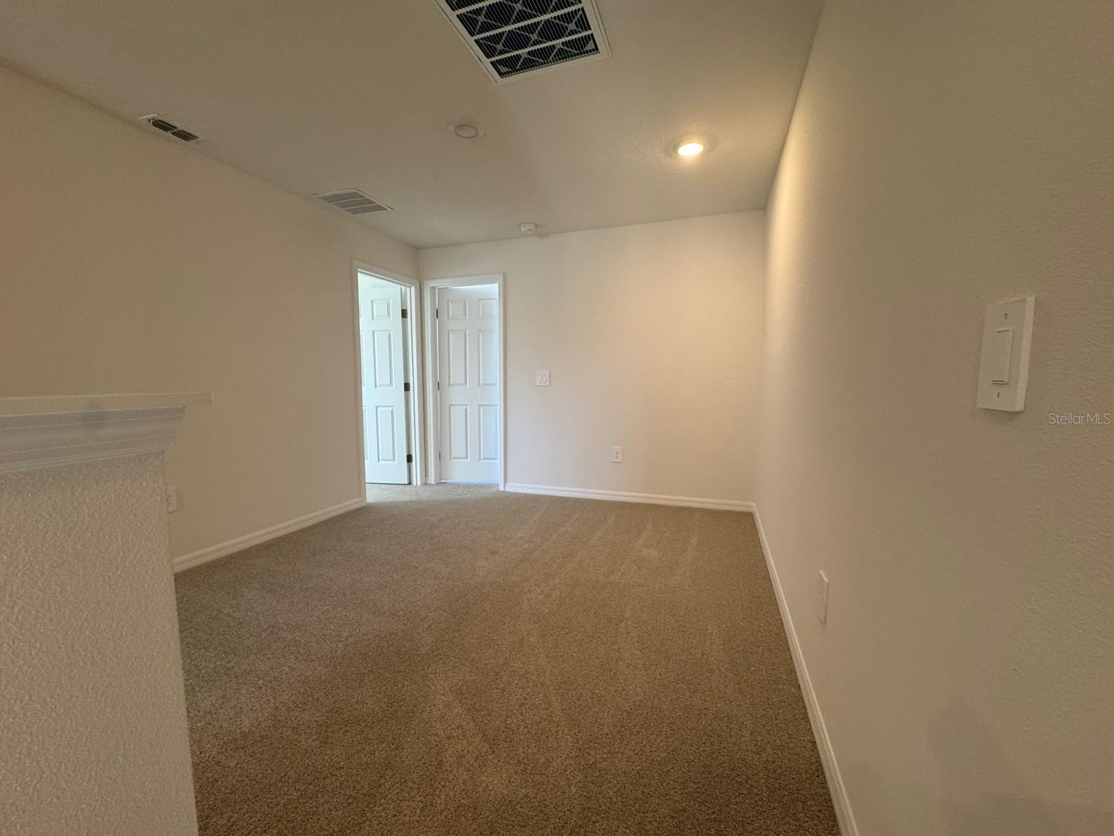 THE MEADOW AT CROSSPRAIRIE TOWNES - Residential Lease