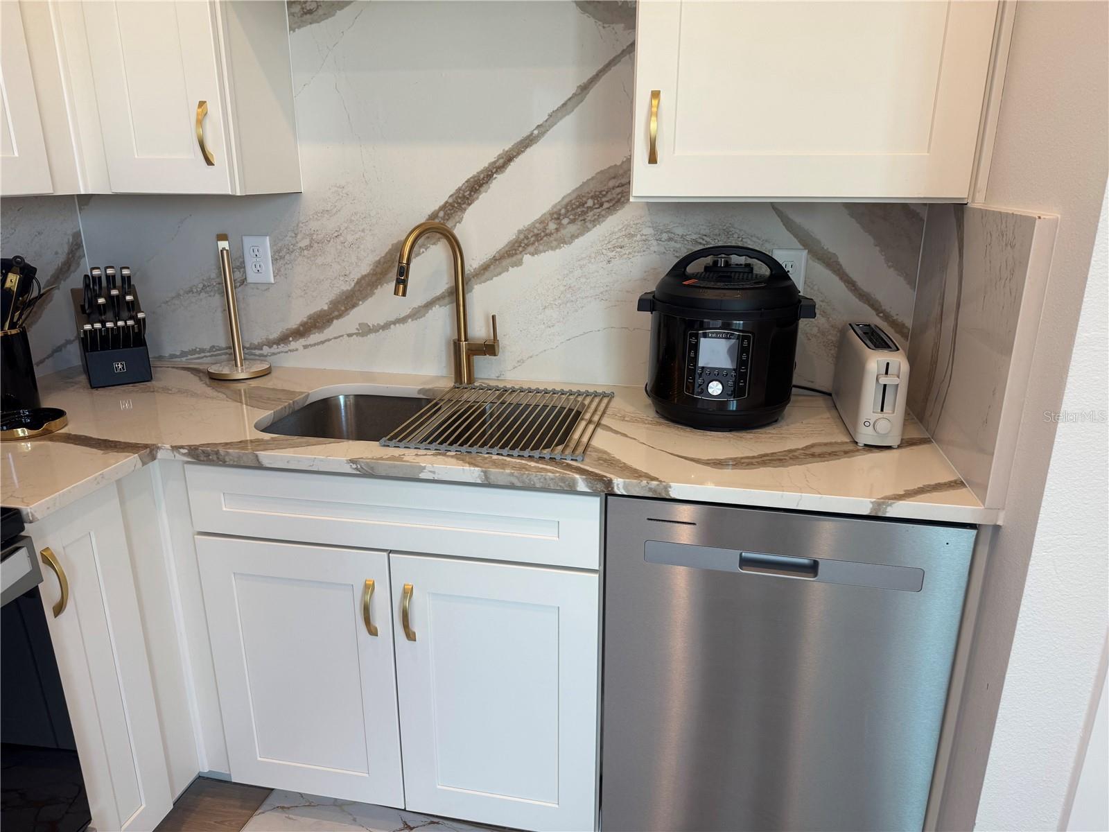 TOWNHOMES AT CITY PLACE - Residential Lease