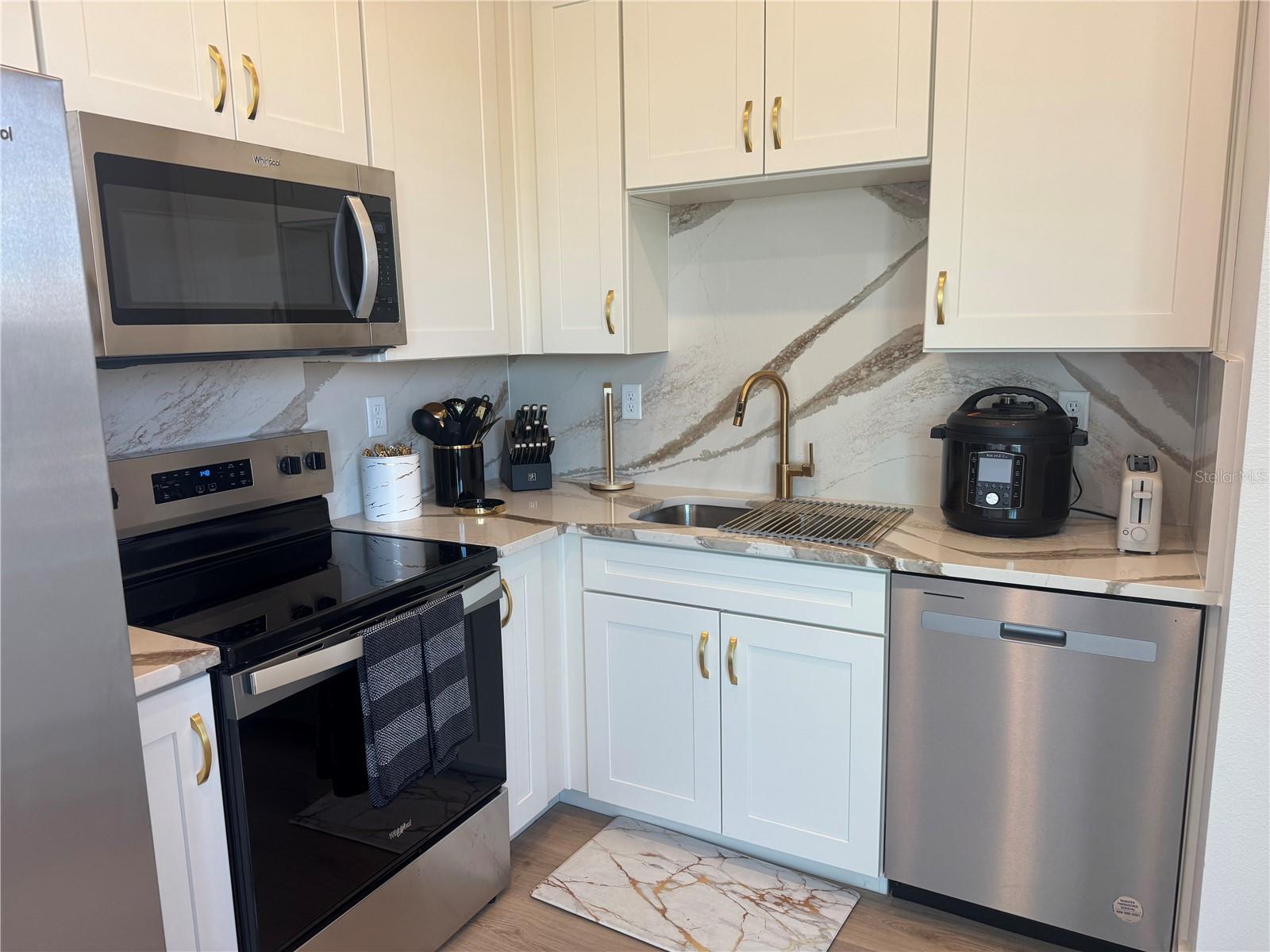 TOWNHOMES AT CITY PLACE - Residential Lease