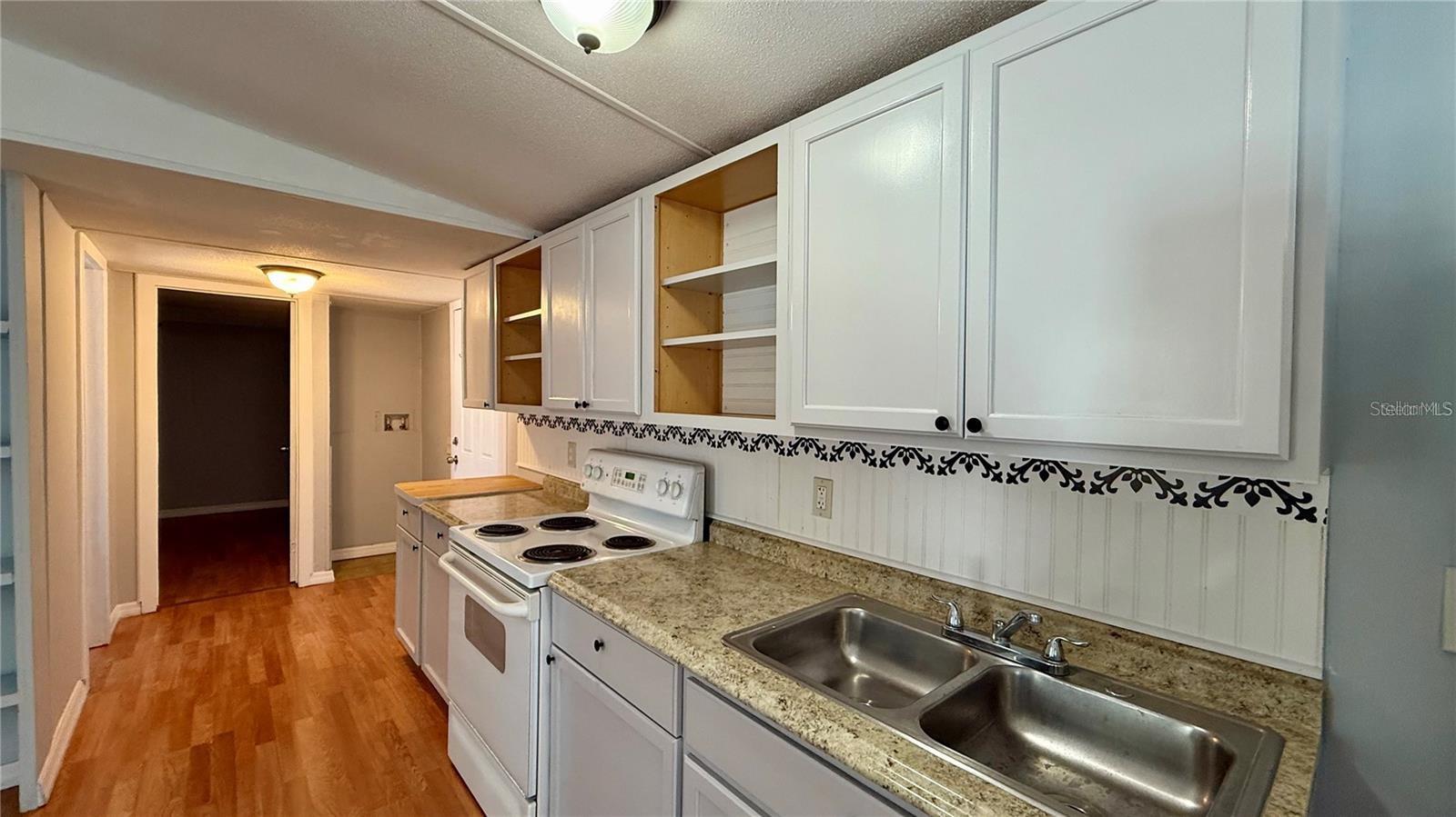 ELLISON PARK SUB - Residential Lease