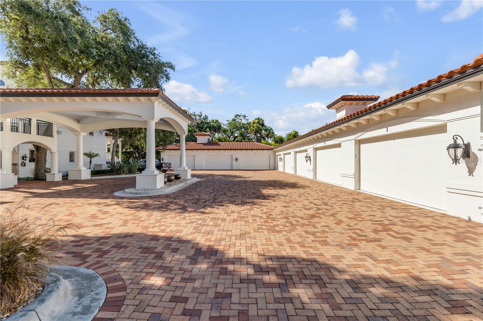 5090 RIVERSIDE DRIVE 105