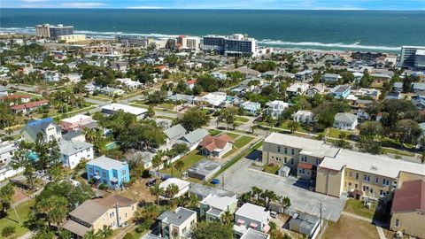 A home in DAYTONA BEACH