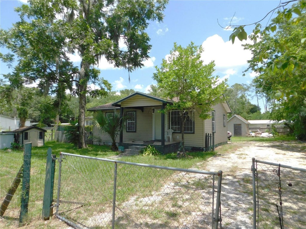 Photo of 306 Florida Drive, Palatka, FL 32177 (MLS # OM726849)
