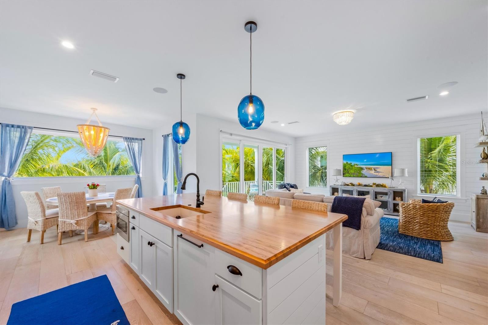 LAKE LA VISTA - Residential