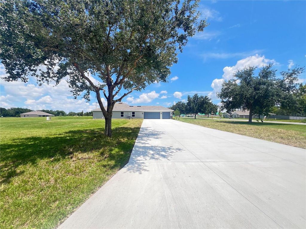 Photo of 37136 Hidden View Cir, Dade City, FL 33523 (MLS # TB8456350)