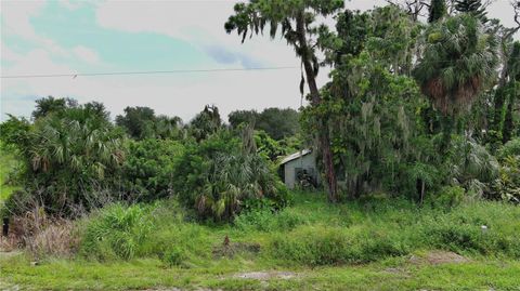 A home in PALMETTO