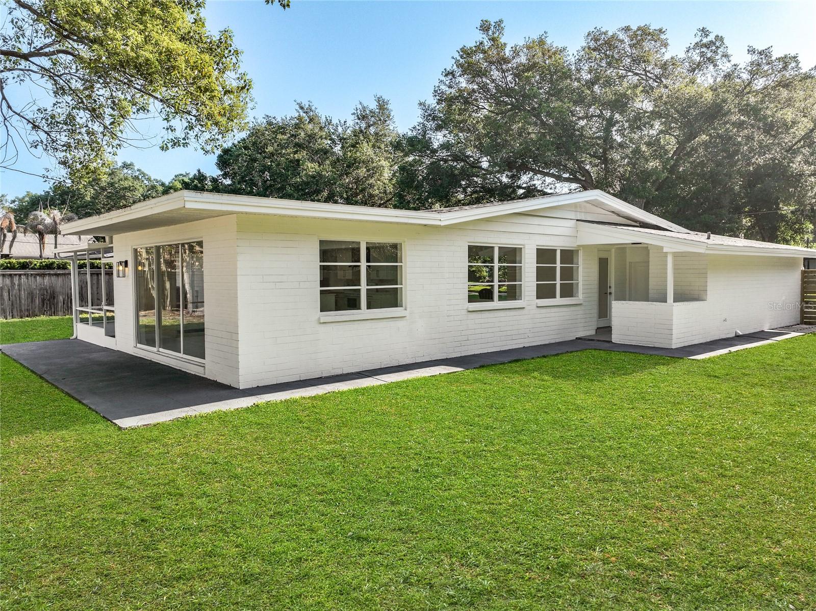 BEL AIR HILLS - Residential