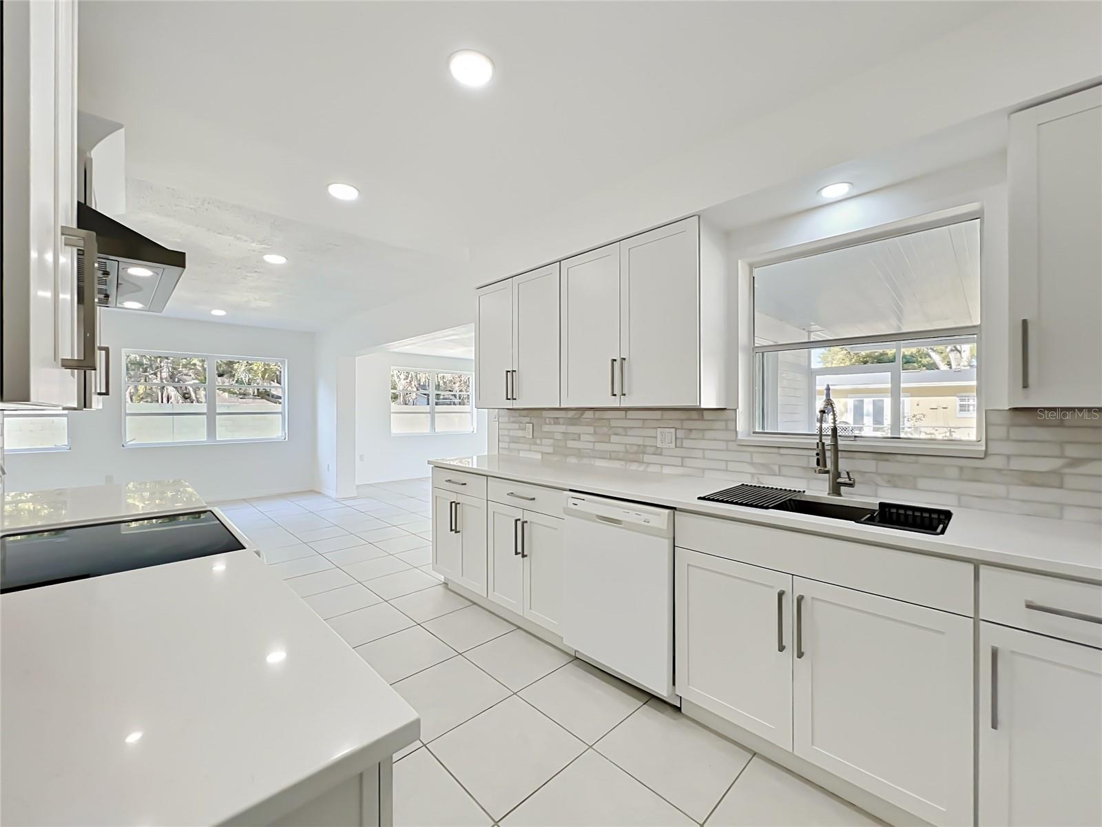 BEL AIR HILLS - Residential