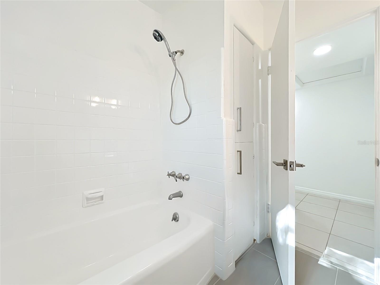 BEL AIR HILLS - Residential