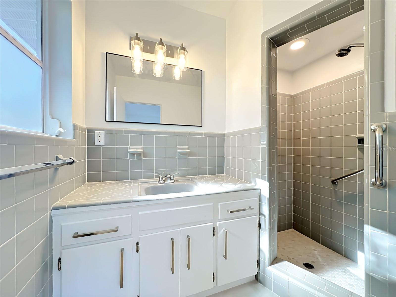 BEL AIR HILLS - Residential