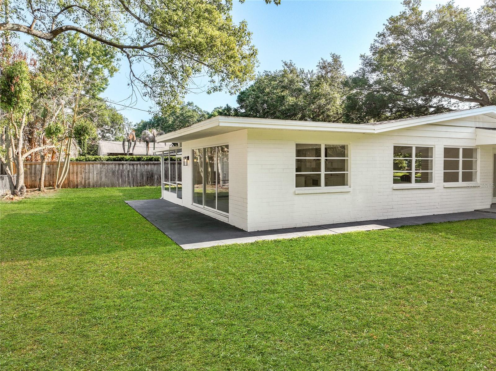 BEL AIR HILLS - Residential