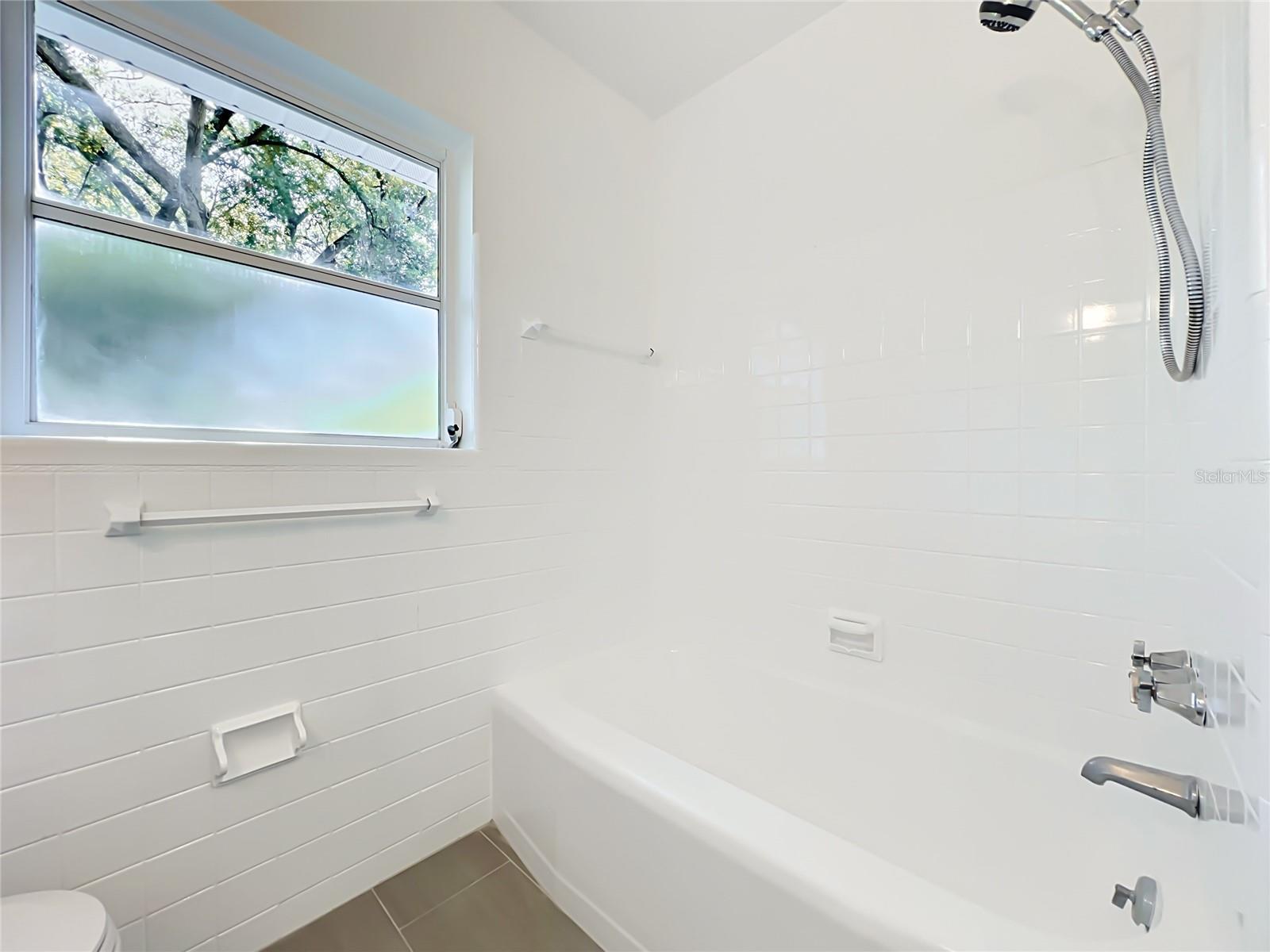 BEL AIR HILLS - Residential